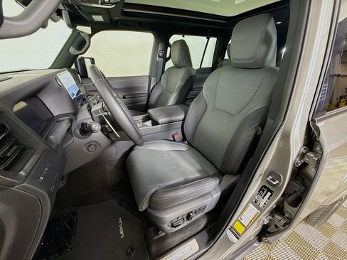 Used 2025 Lexus GX 550 image 22