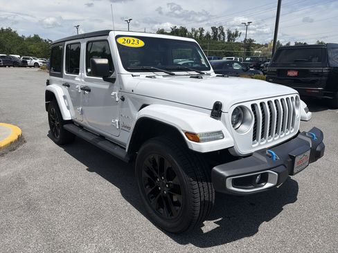 Used 2023 Jeep Wrangler Unlimited Sahara AWD/4WD image 5