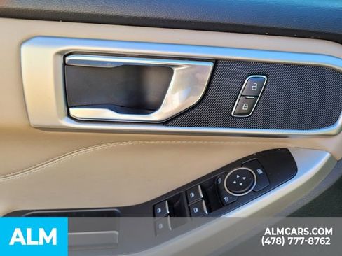 Used 2024 Ford Explorer XLT image 17