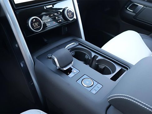 New 2026 Land Rover Discovery Limited Edition image 27