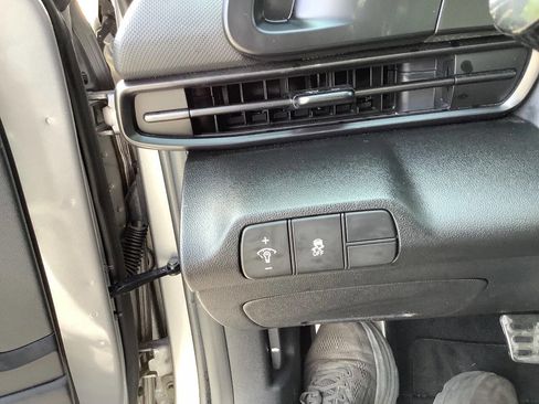 Used 2025 Hyundai Elantra Sport FWD image 42