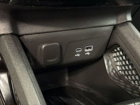 Used 2025 Chevrolet TrailBlazer LT AWD/4WD image 24