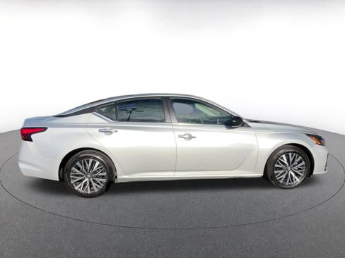 Used 2024 Nissan Altima 2.5 SV image 16