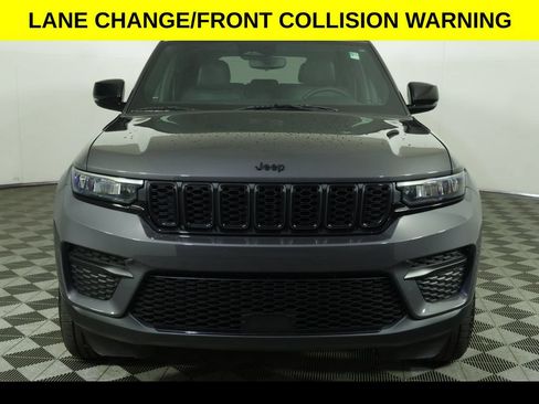 Used 2023 Jeep Grand Cherokee Altitude AWD/4WD image 12