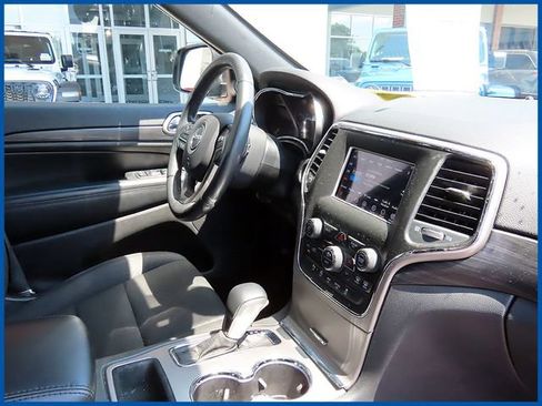 Used 2019 Jeep Grand Cherokee Laredo w/ Security & Convenience Group AWD/4WD image 7