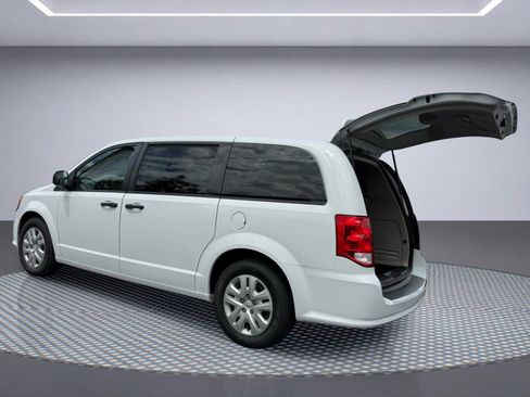 Used 2019 Dodge Grand Caravan SE w/ UConnect Hands-Free Group FWD image 8