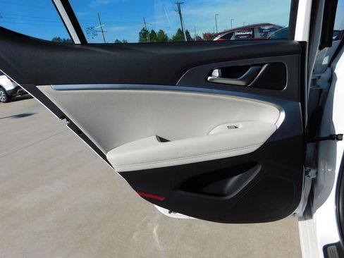 Used 2025 Genesis G70 3.3T Advanced image 12