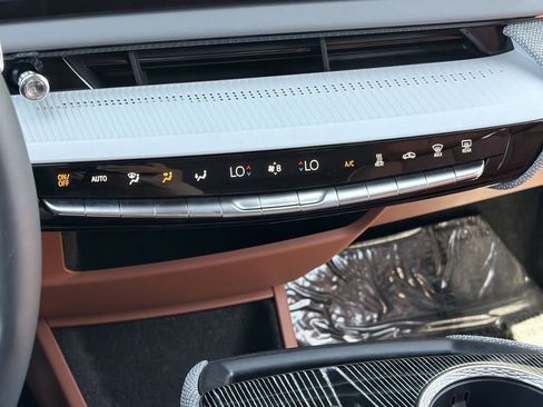 Used 2025 Cadillac Optiq Luxury 2 AWD/4WD image 29
