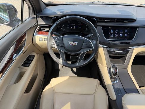 Used 2018 Cadillac XT5 Luxury w/ LPO, Sport Package AWD/4WD image 13