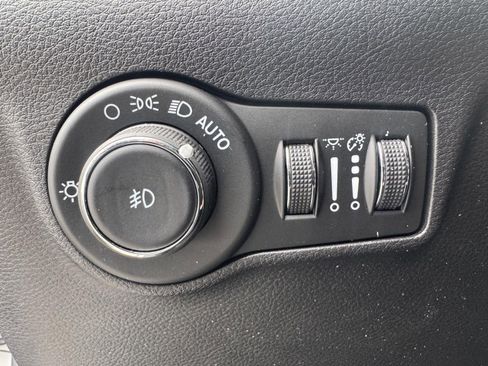 Used 2024 Jeep Compass Limited image 13