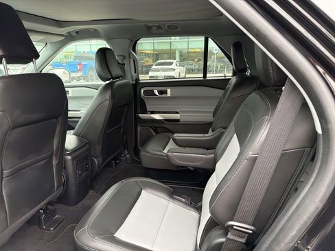 Used 2022 Ford Explorer XLT w/ Equipment Group 202A RWD image 18