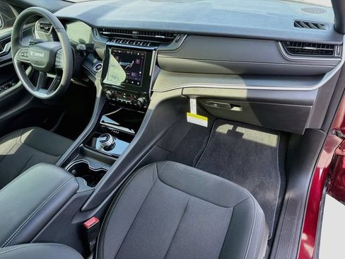 Used 2025 Jeep Grand Cherokee Laredo X w/ Luxury Tech Group I AWD/4WD image 31