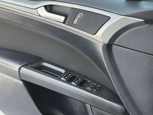 Used 2020 Ford Fusion SE FWD image 28
