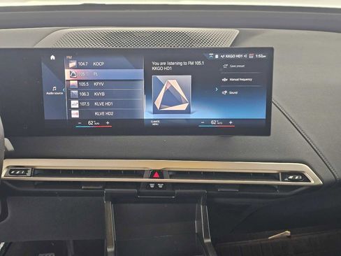 Used 2023 BMW iX xDrive50 w/ Ultimate Package image 27