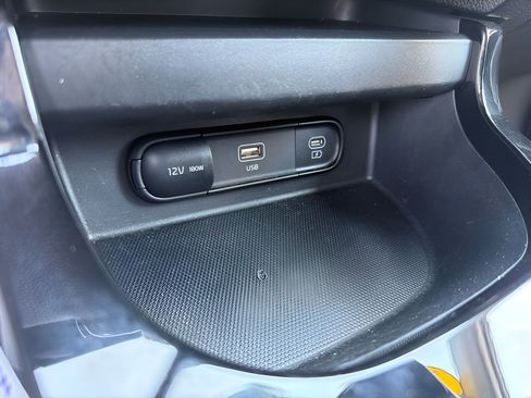 Used 2025 Kia Seltos S FWD image 19