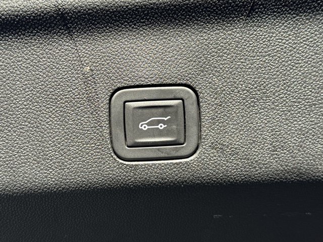 Used 2025 Chevrolet Tahoe High Country AWD/4WD image 23