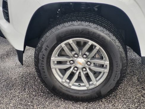 Used 2024 Chevrolet Colorado LT RWD image 9