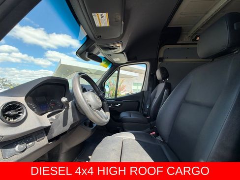 Used 2021 Mercedes-Benz Sprinter 2500 image 3
