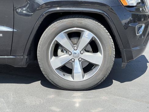 Used 2015 Jeep Grand Cherokee Overland w/ Advanced Technology Group AWD/4WD image 16