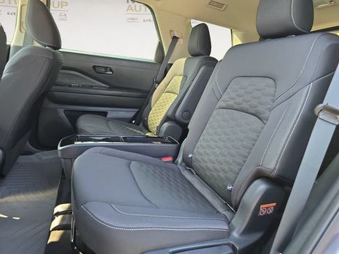 Used 2024 Nissan Pathfinder SV w/ SV Premium Package FWD image 13