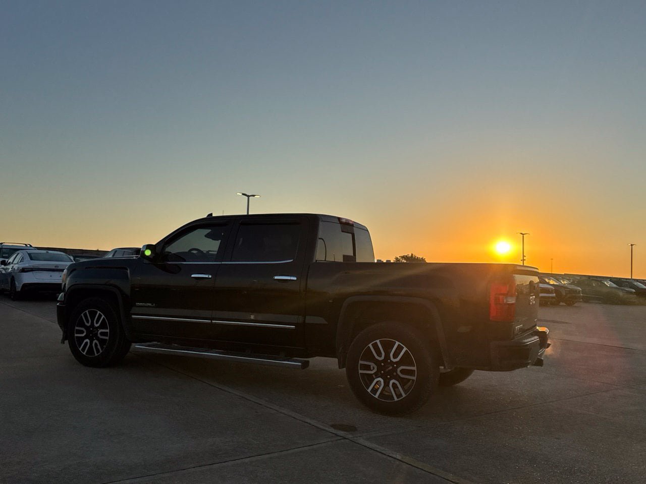 Used 2015 GMC Sierra 1500 Denali w/ Driver Alert Package RWD image 19