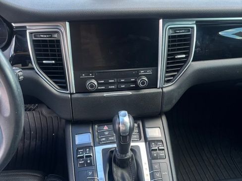 Used 2018 Porsche Macan Sport Edition image 19