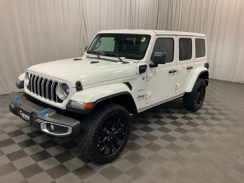 Used 2024 Jeep Wrangler Unlimited Sahara AWD/4WD image 5