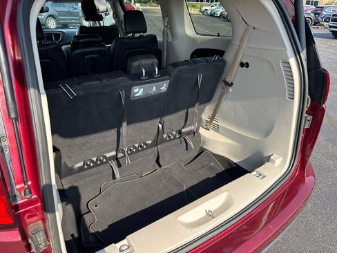 Used 2018 Chrysler Pacifica Touring-L Plus FWD image 31