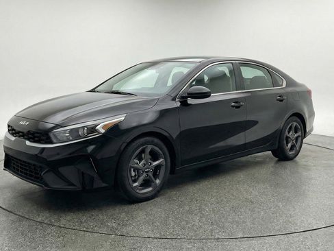 Used 2025 Kia K4 FWD image 3