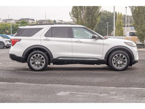 Used 2025 Ford Explorer Active w/ Active Comfort Package AWD/4WD image 2