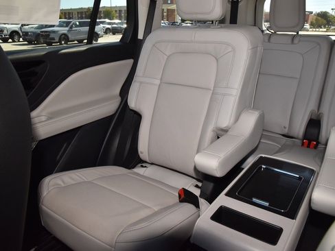 New 2026 Lincoln Aviator Reserve w/ Luxury Package image 21