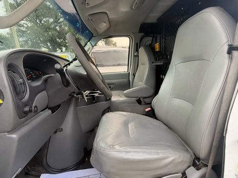Used 2007 Ford E-250 and Econoline 250 Extended image 11