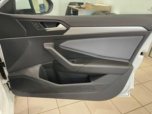 Certified 2025 Volkswagen Jetta SE FWD image 20