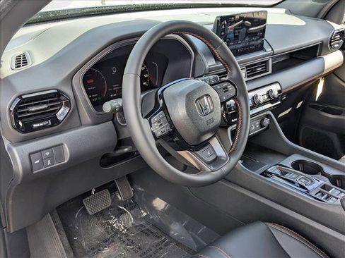 New 2025 Honda Pilot TrailSport image 3