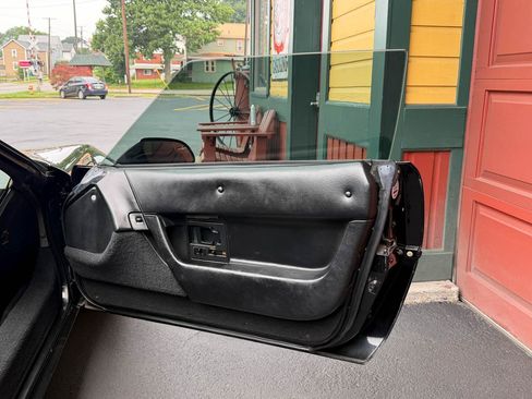 Used 1993 Chevrolet Corvette Coupe RWD image 19