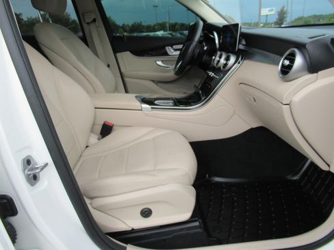Used 2022 Mercedes-Benz GLC 300 image 10
