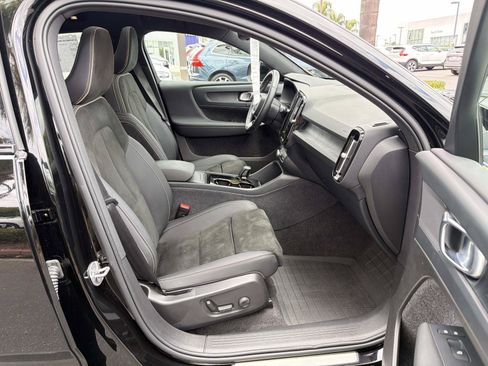 Certified 2023 Volvo C40 P8 Recharge Plus w/ Protection Package Premier AWD/4WD image 26