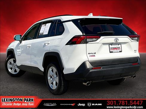 Used 2019 Toyota RAV4 XLE AWD/4WD image 4