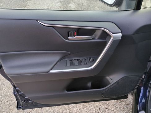 New 2025 Toyota RAV4 SE image 7