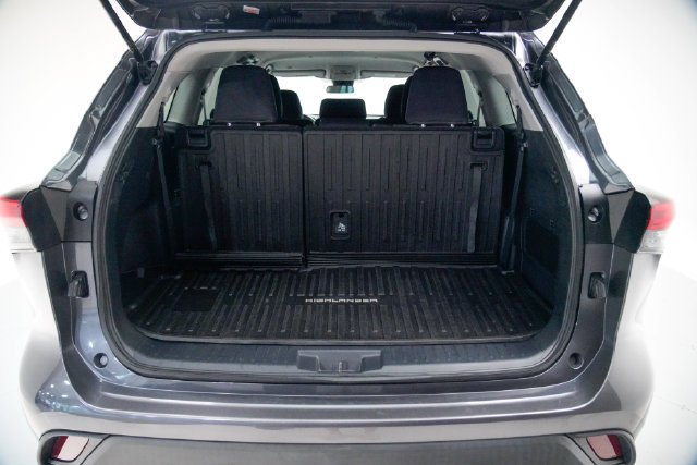 Used 2021 Toyota Highlander L AWD/4WD image 23