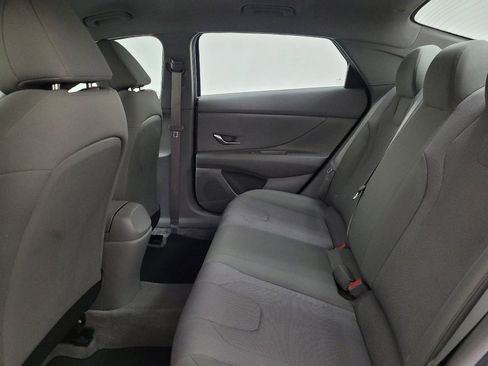 Used 2021 Hyundai Elantra SE FWD image 18