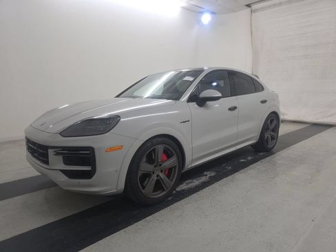 Used 2025 Porsche Cayenne Turbo AWD/4WD image 1