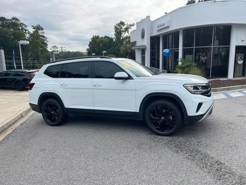 Used 2022 Volkswagen Atlas SE w/ Panoramic Sunroof Package FWD image 2
