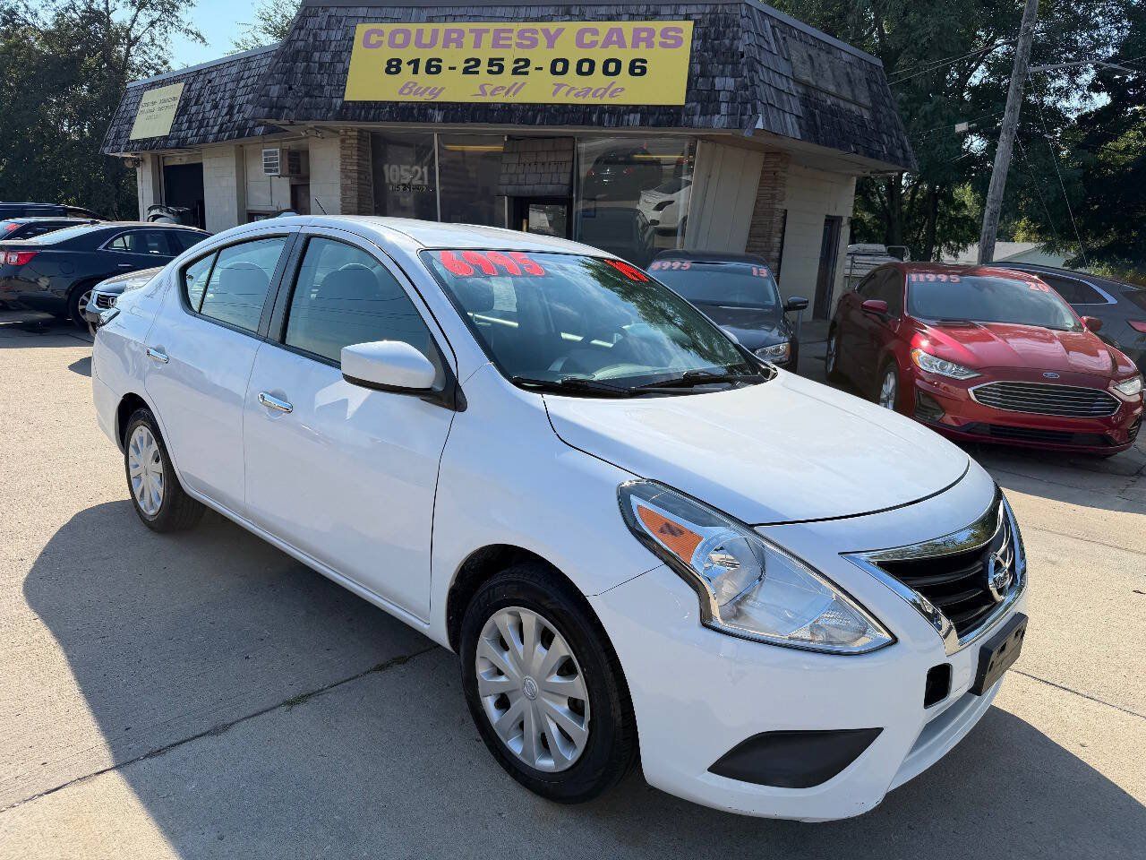 Used 2019 Nissan Versa SV FWD image 1