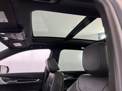 Used 2024 Cadillac XT6 Premium Luxury image 11