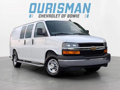 Used 2025 Chevrolet Express 2500 w/ Driver Convenience Package RWD image 1