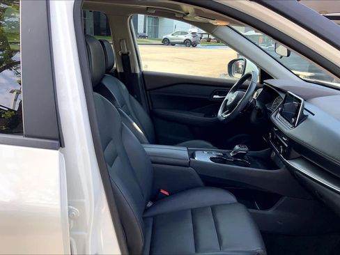 Used 2023 Nissan Rogue SV w/ SV Premium B Package image 9