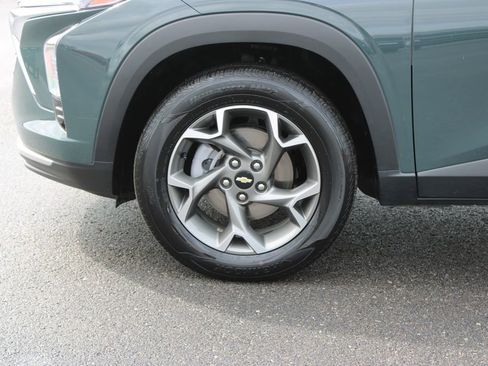 Used 2025 Chevrolet Trax LT image 17