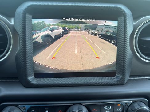 Used 2023 Jeep Wrangler Unlimited w/ Sun & Screen Package AWD/4WD image 20