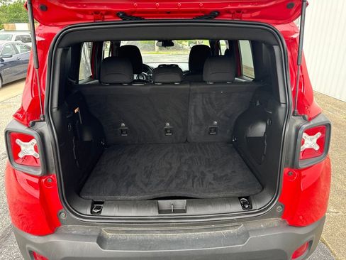 Used 2022 Jeep Renegade Altitude AWD/4WD image 4